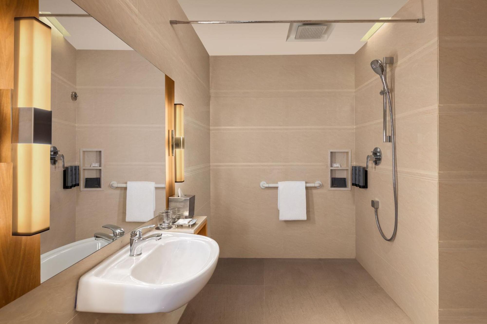 Courtyard By Marriott Tiruchirappalli Eksteriør billede
